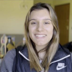 Flor Chagas sonriendo